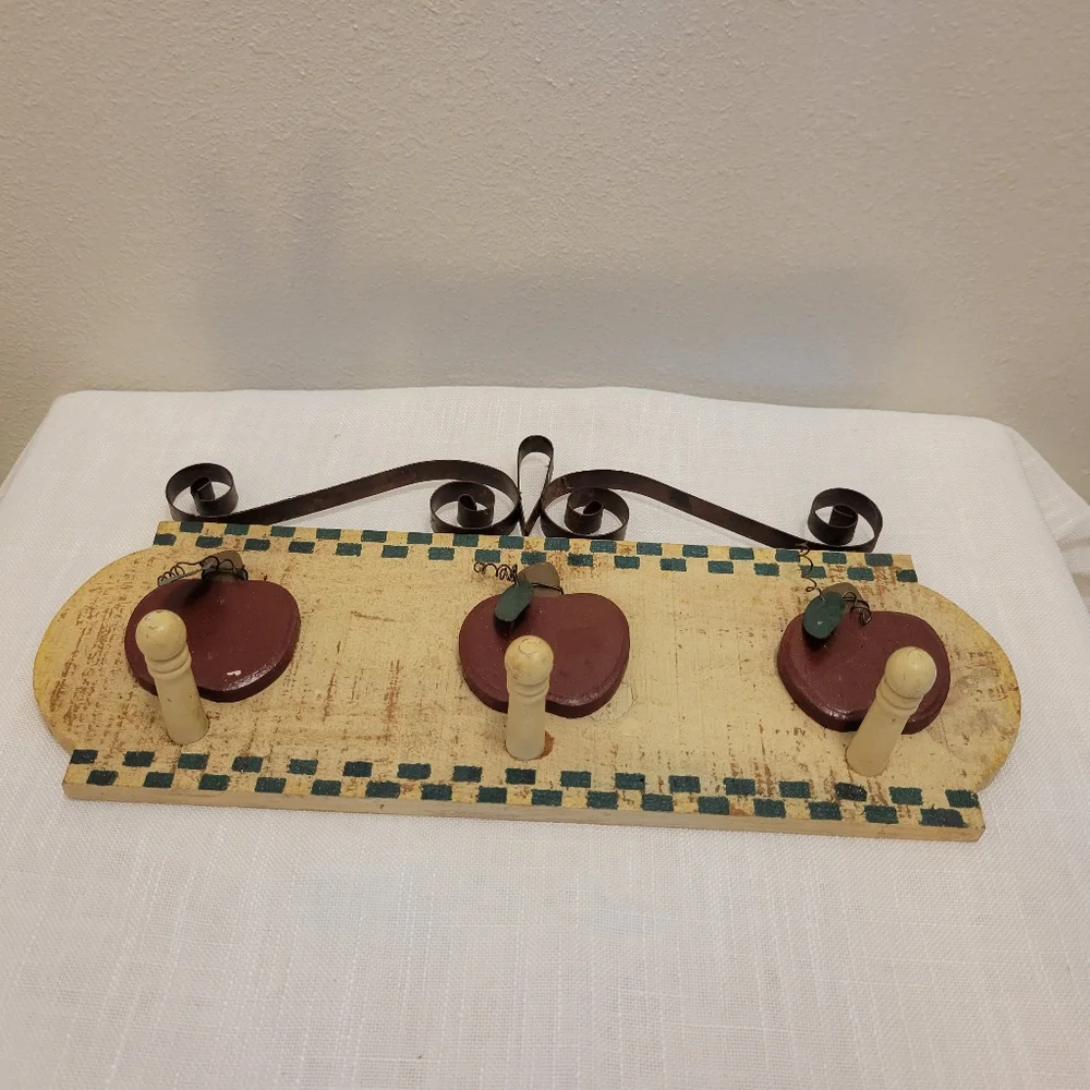 Rustic Apple Wall Hook Decor